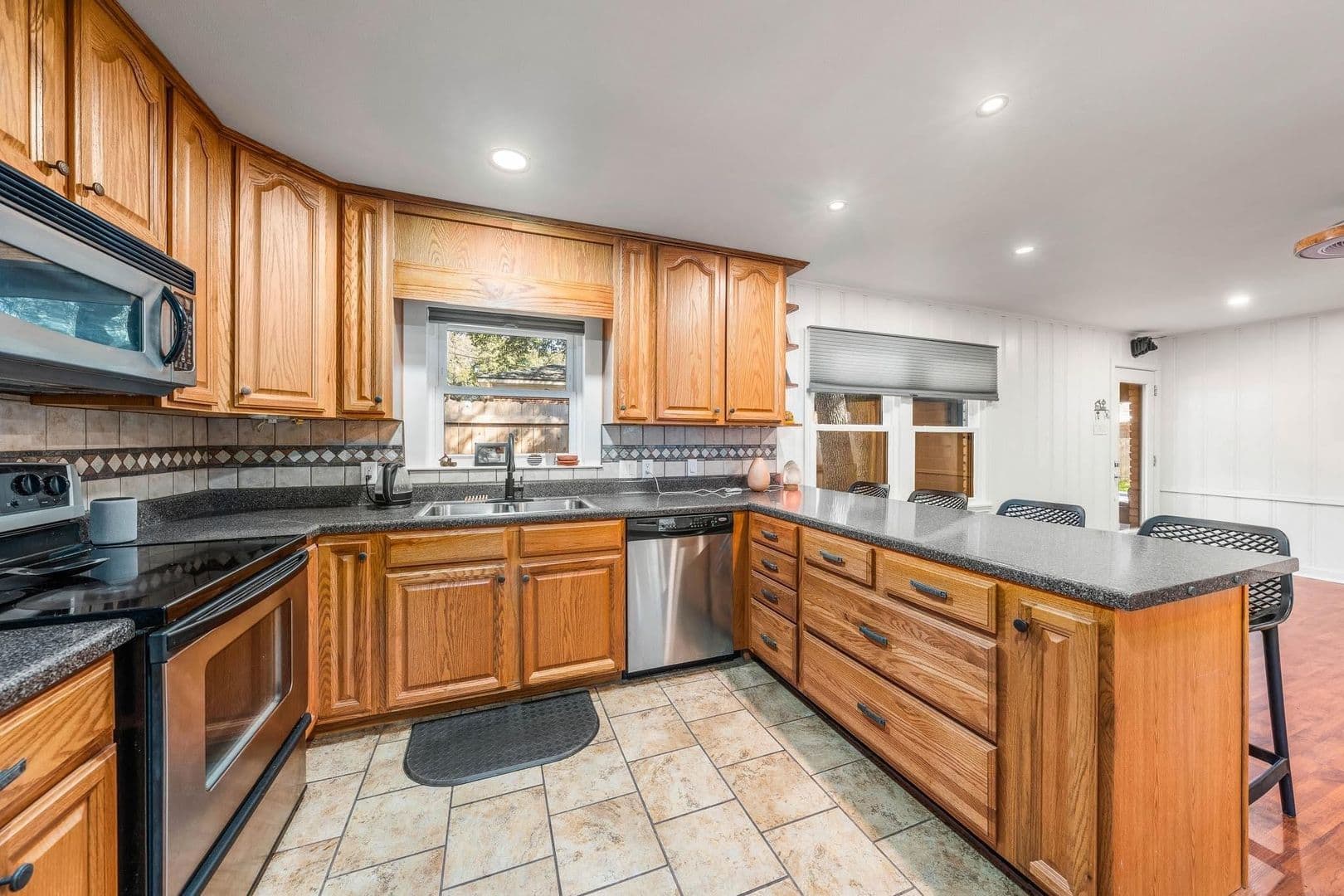 Waco House: 4421 Cedar Mountain Dr