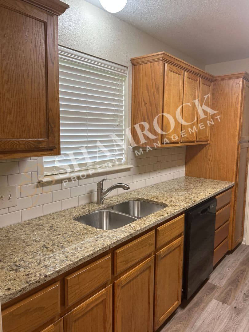 Hewitt House: 1017 Parkview Circle