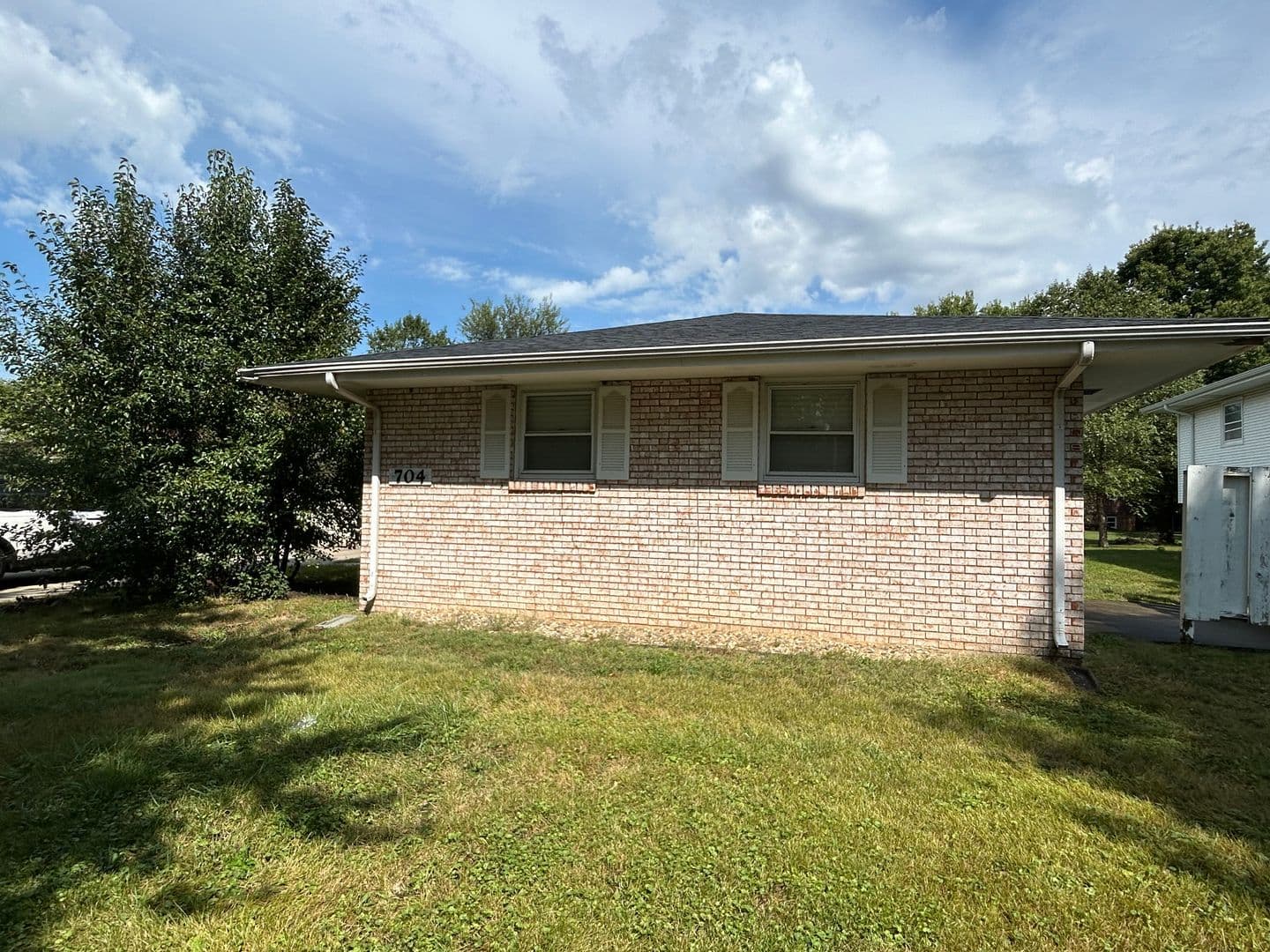 Urbana Apartment: 704 E Colorado