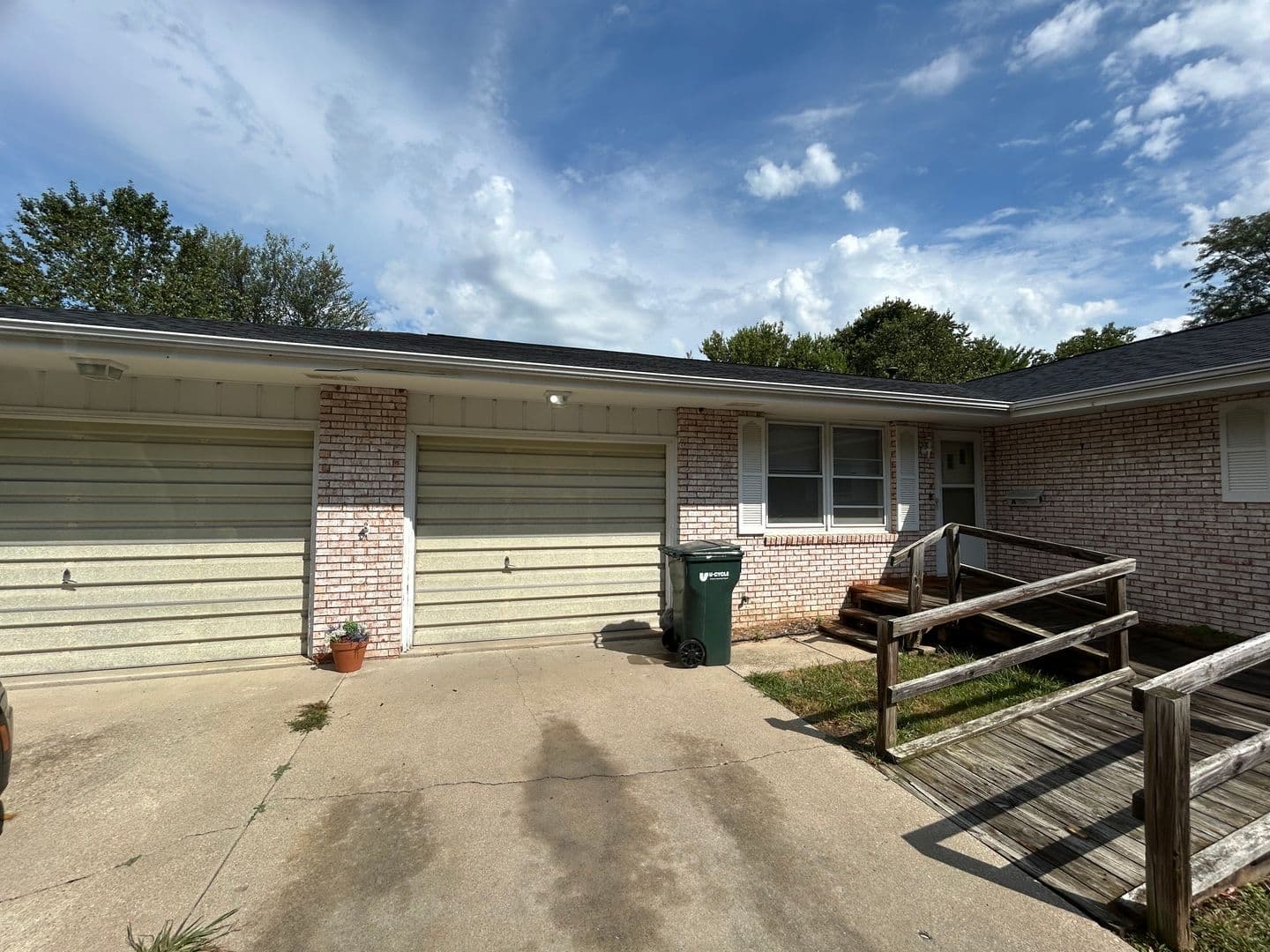 Urbana Apartment: 704 E Colorado