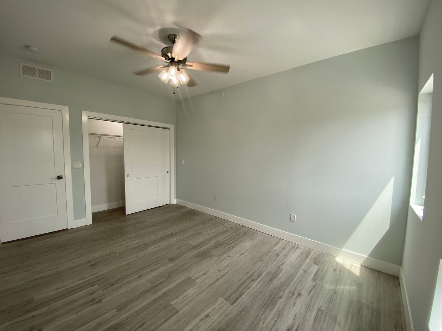 Champaign Apartment: 132 E University