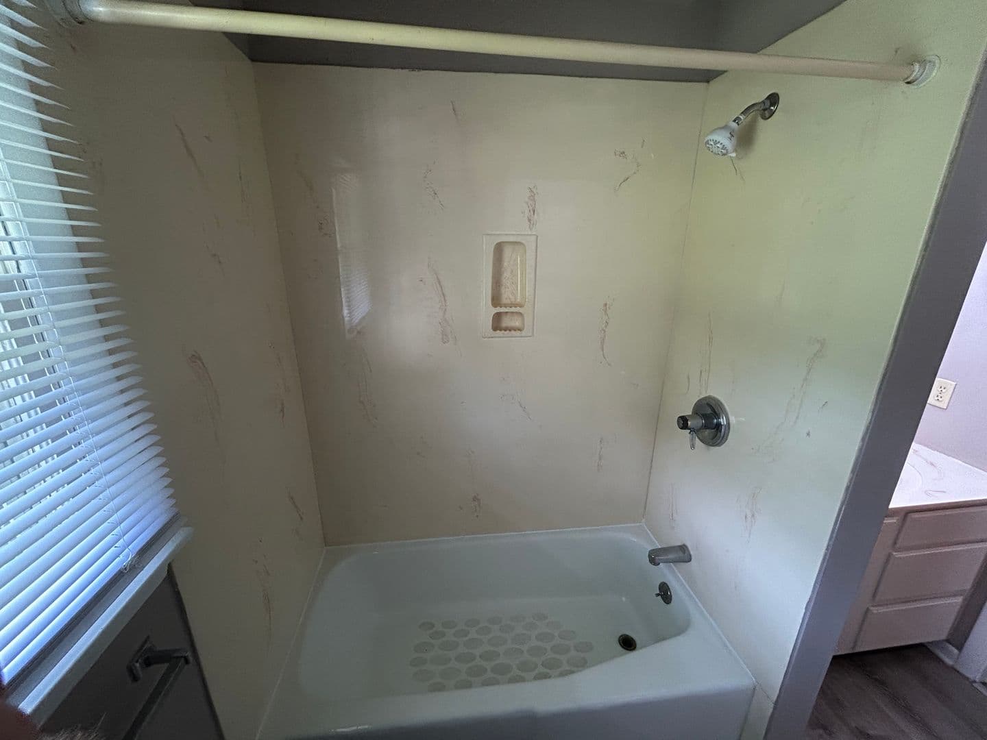 Urbana Apartment: 704 E Colorado