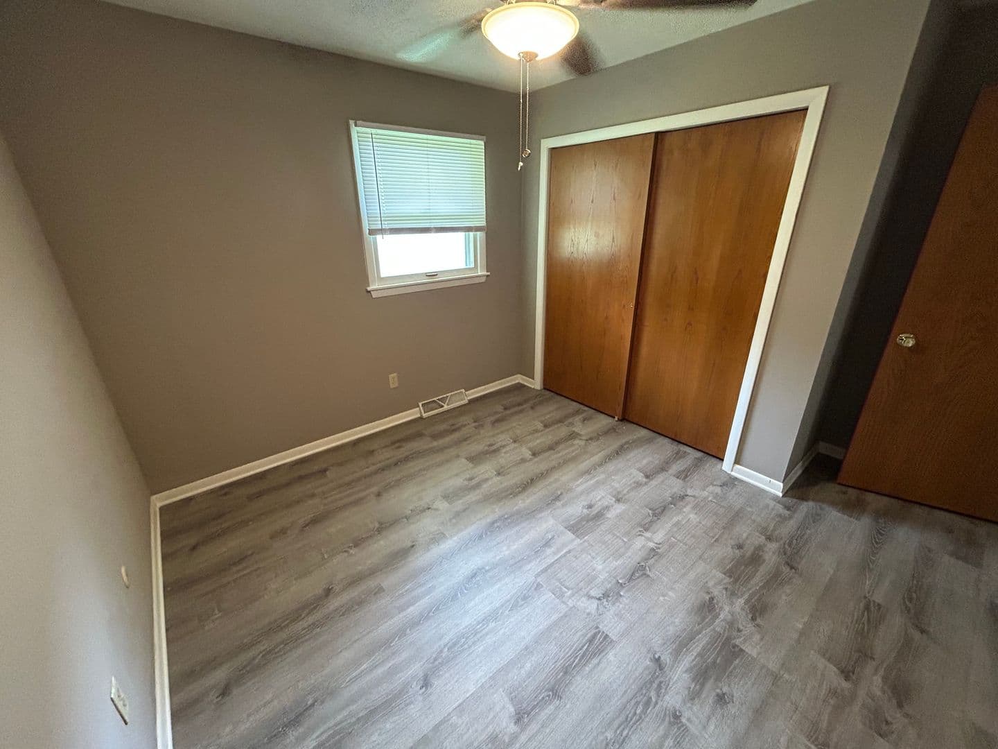 Urbana Apartment: 704 E Colorado