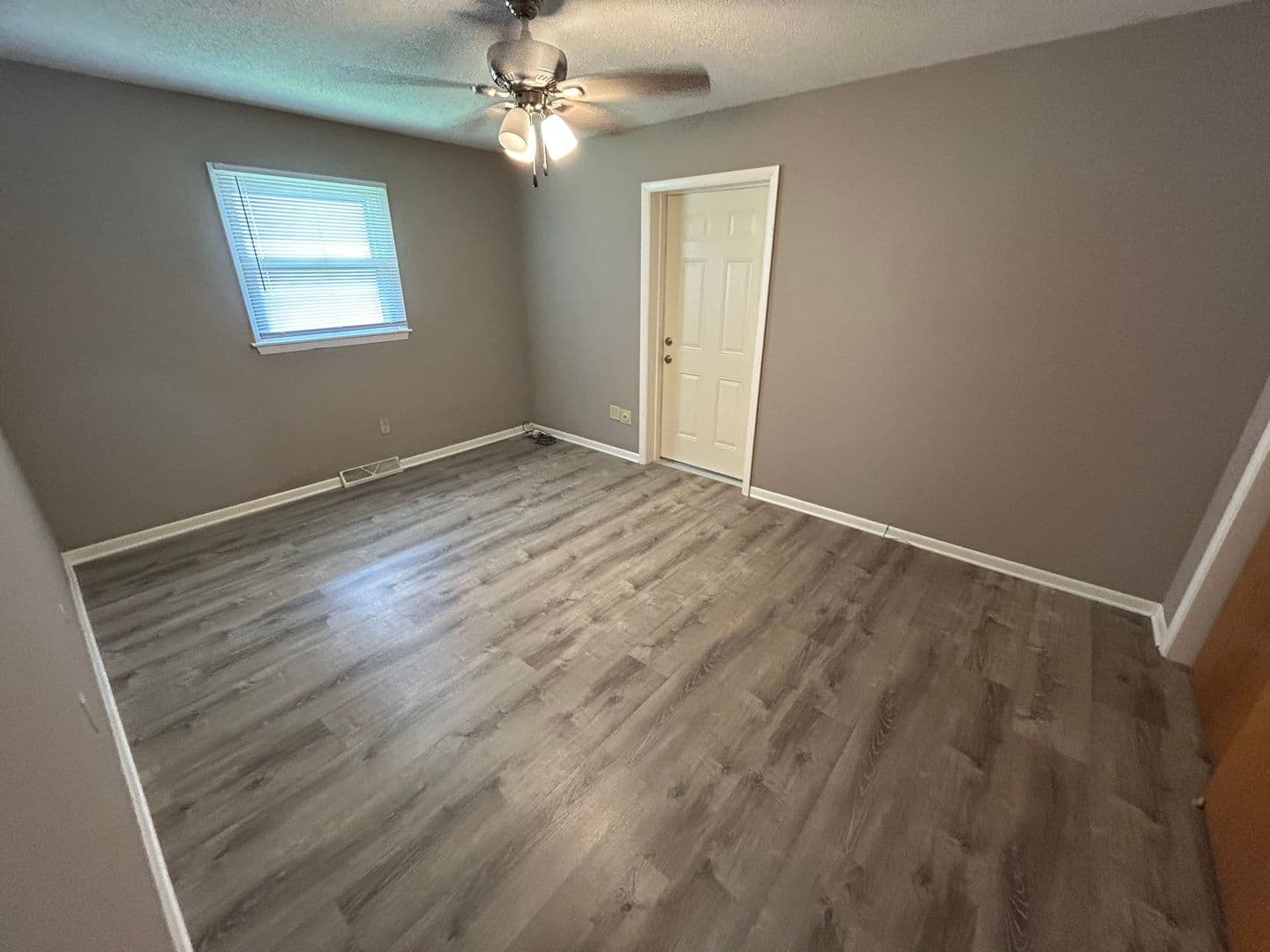 Urbana Apartment: 704 E Colorado
