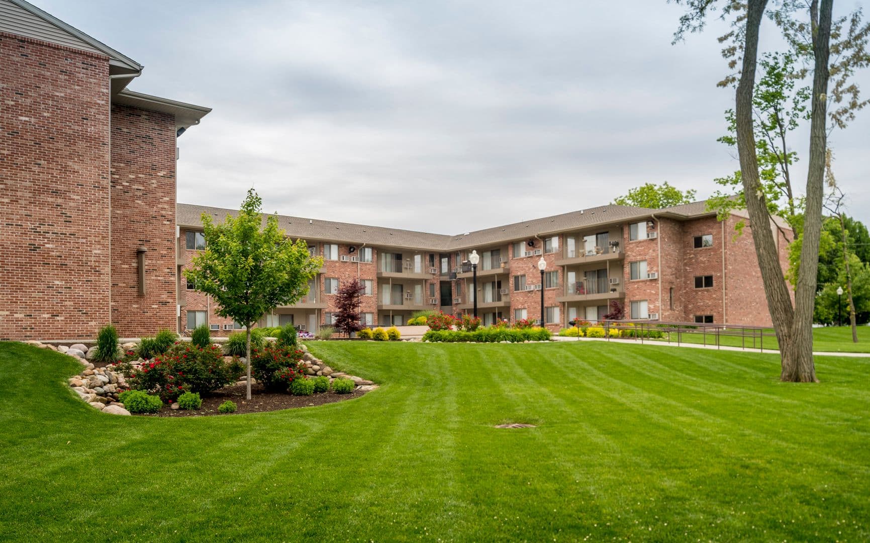 Tuscola Apartment: 600 E Ficklin St