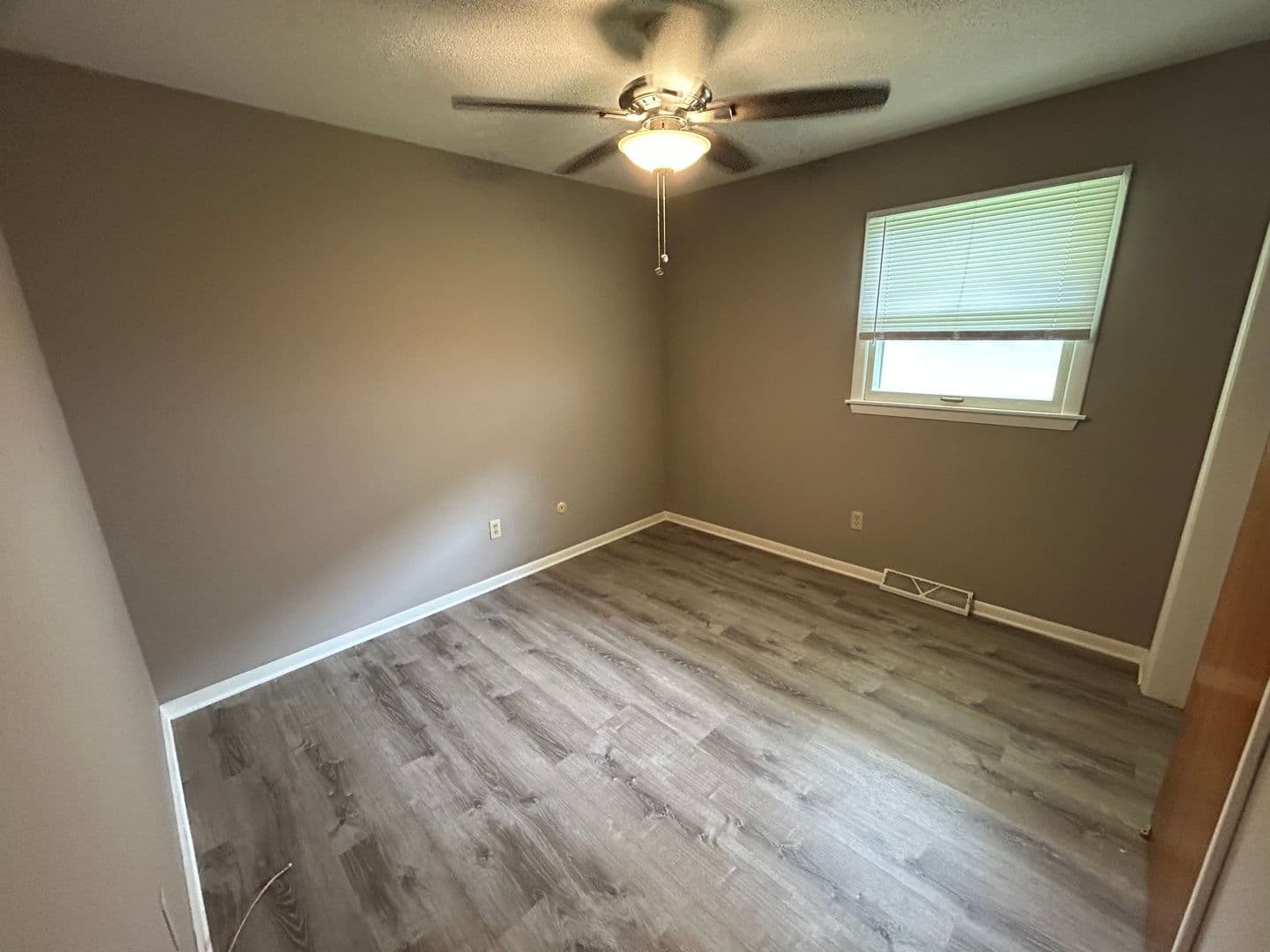 Urbana Apartment: 704 E Colorado