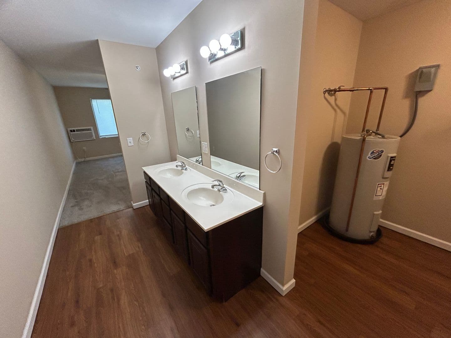Tuscola Apartment: 600 E Ficklin St