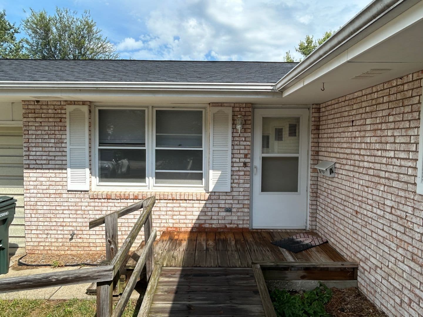 Urbana Apartment: 704 E Colorado
