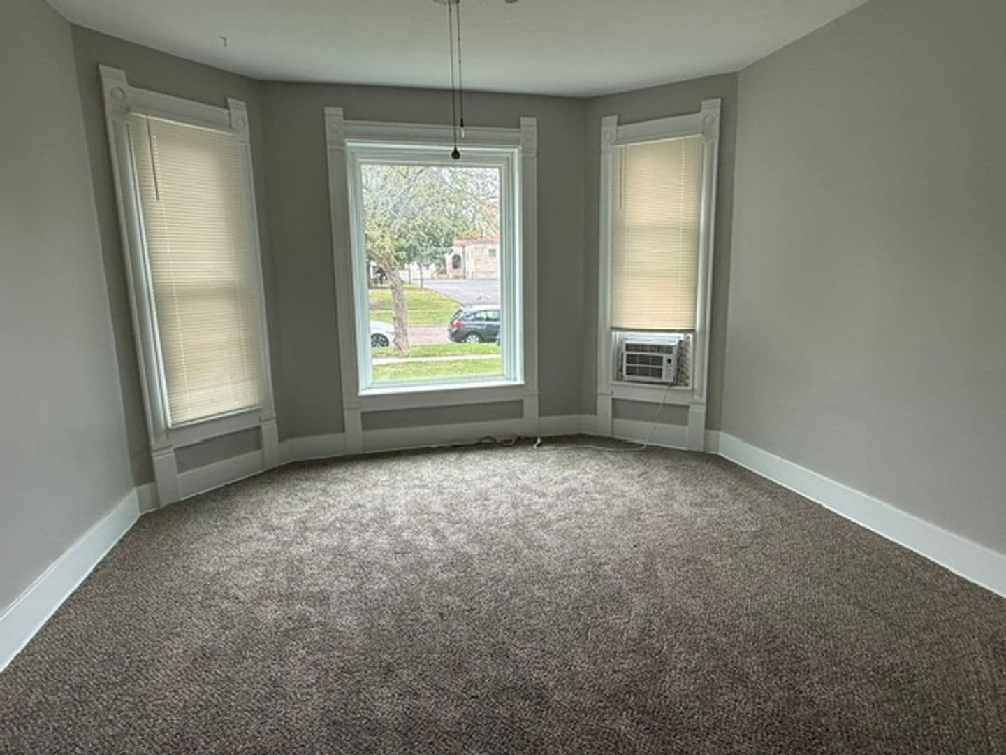 Champaign Apartment: 405 W White