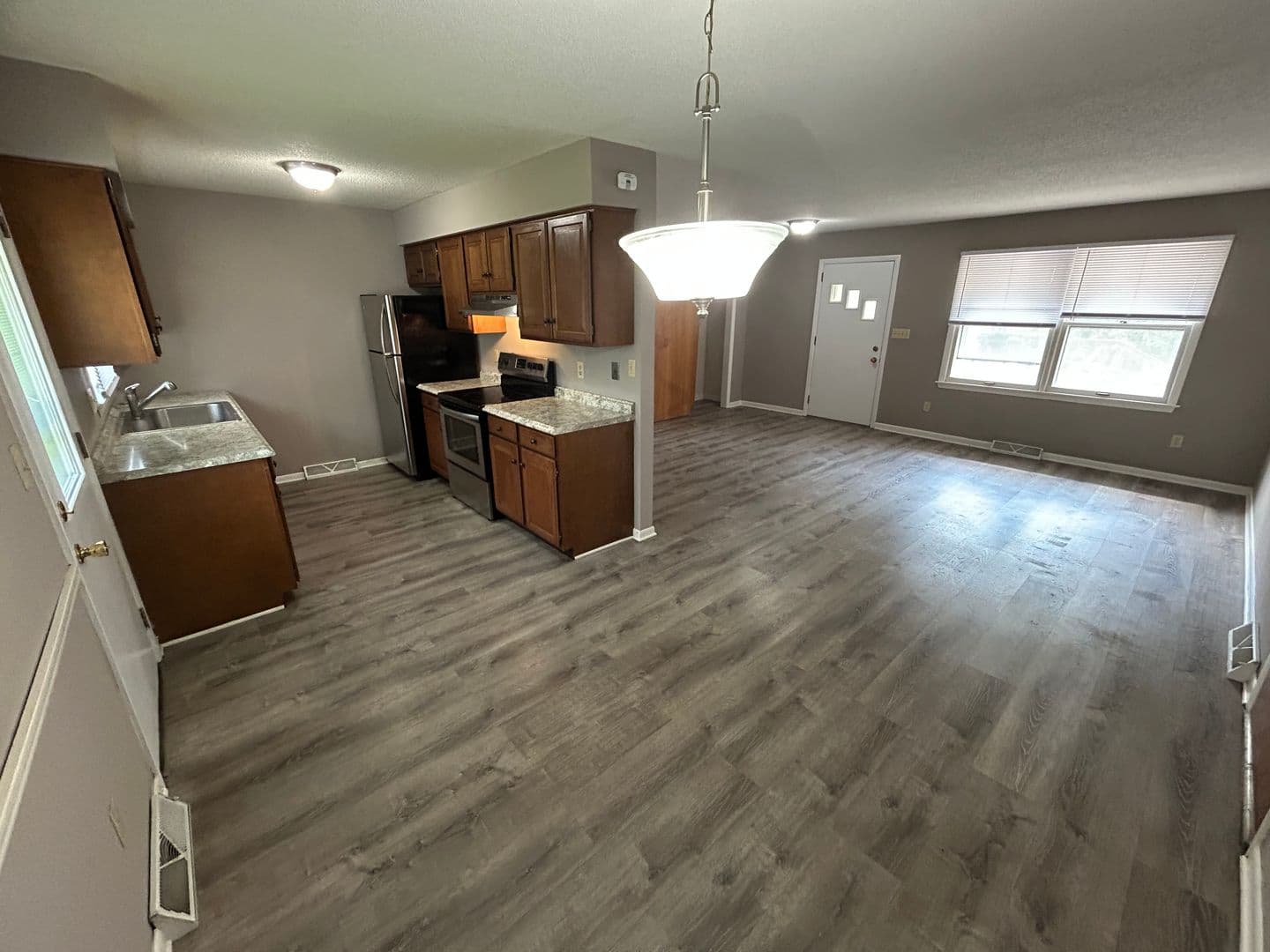 Urbana Apartment: 704 E Colorado