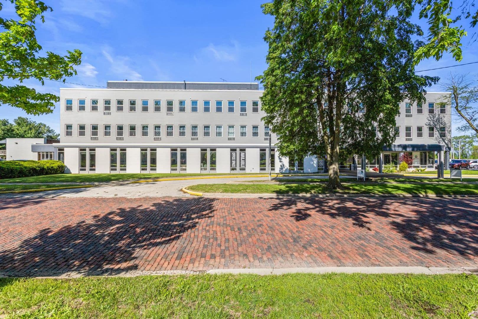 Tuscola Apartment: 703 N Park/704 N Main