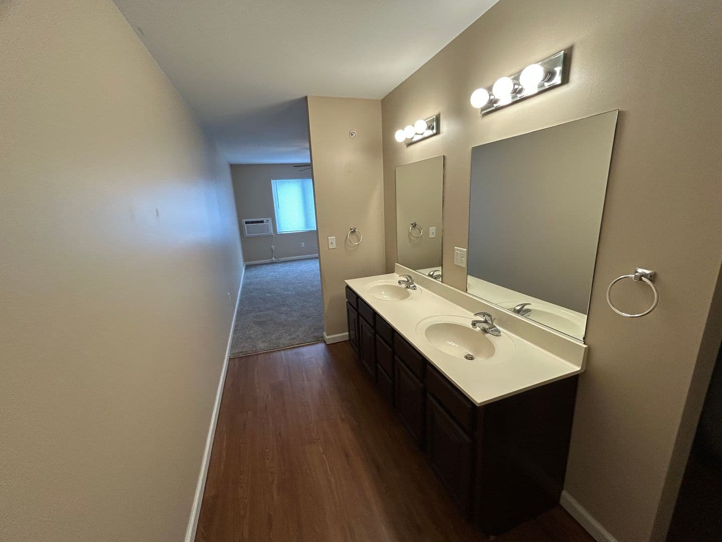 Tuscola Apartment: 600 E Ficklin St