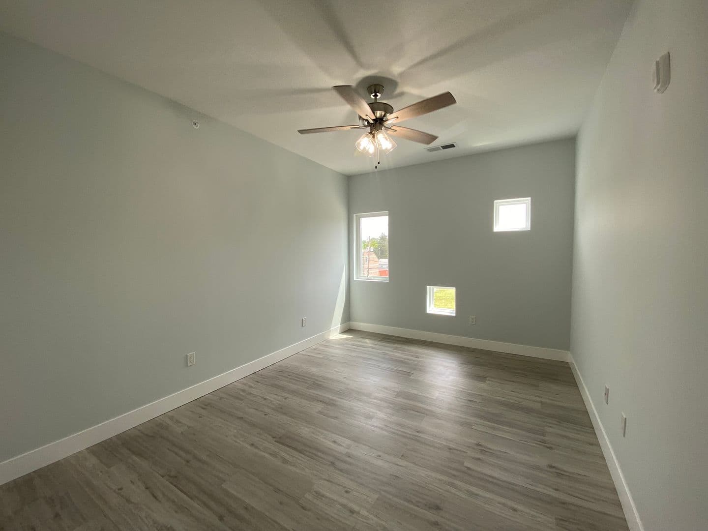 Champaign Apartment: 132 E University