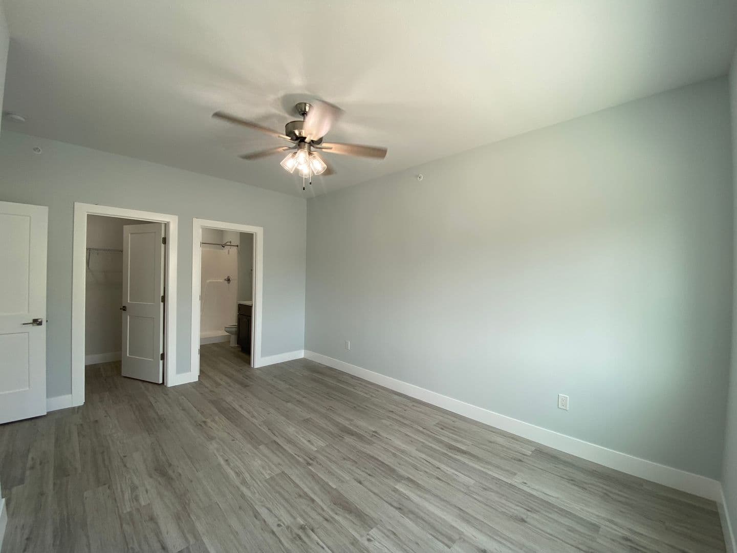 Champaign Apartment: 132 E University