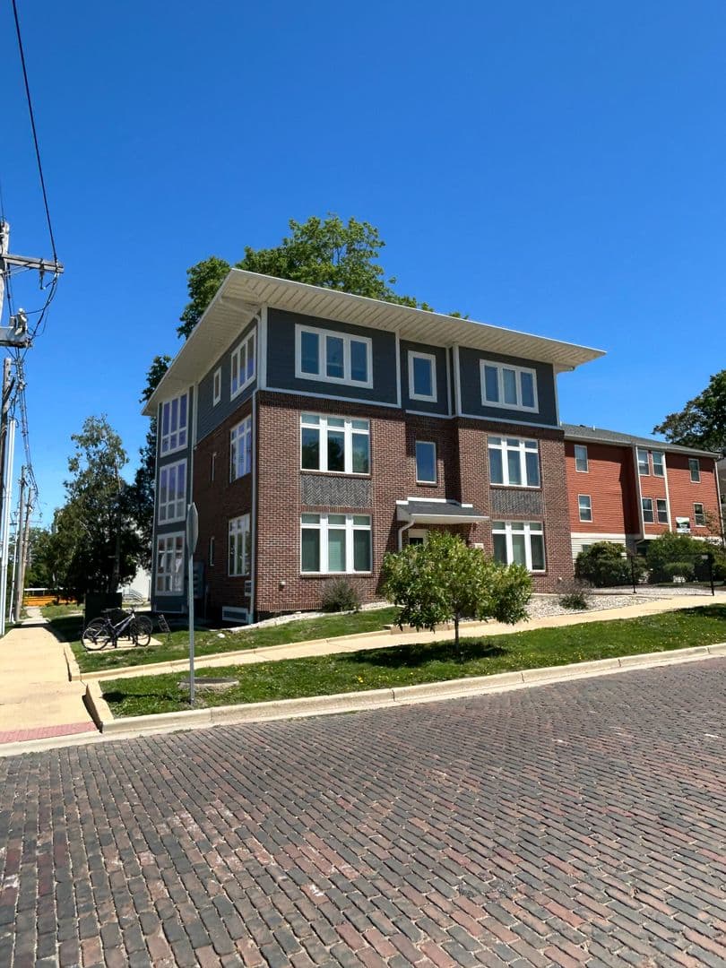 Champaign Apartment: 302 E Clark St