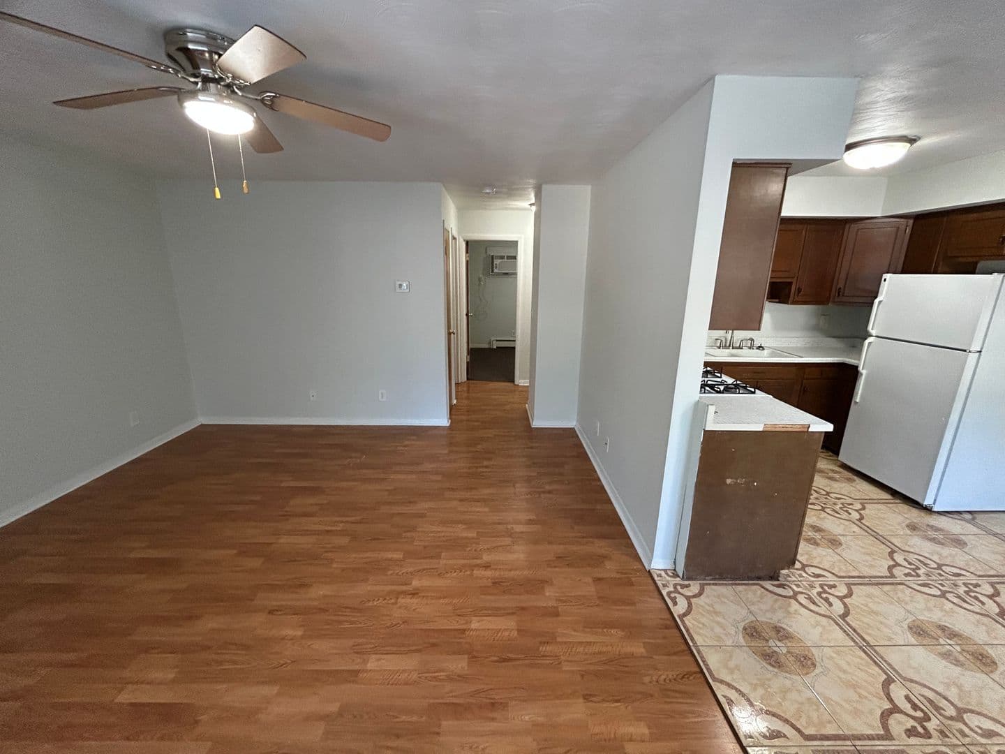 Sidney Apartment: 201-202 Scarborough