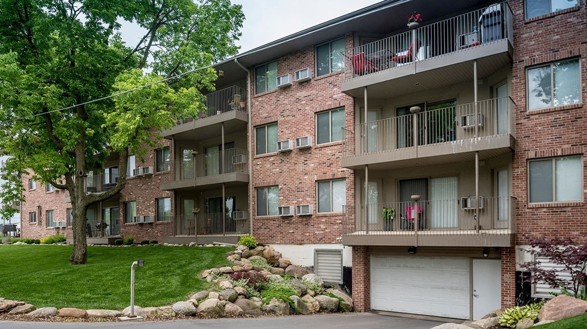 Tuscola Apartment: 600 E Ficklin St