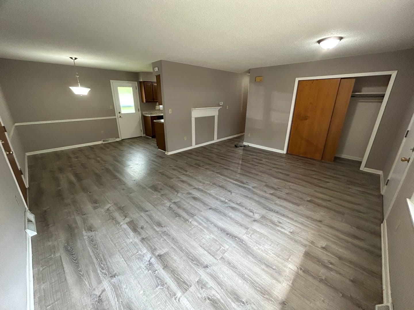 Urbana Apartment: 704 E Colorado