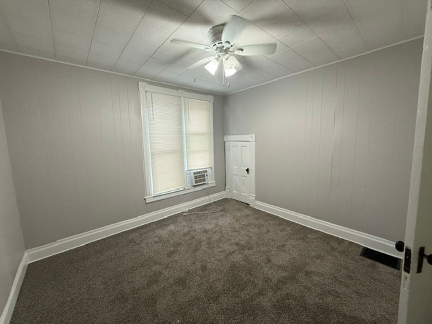 Champaign Apartment: 405 W White