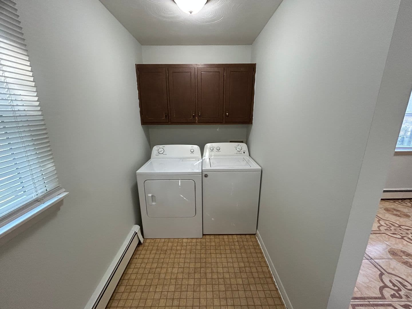 Sidney Apartment: 201-202 Scarborough