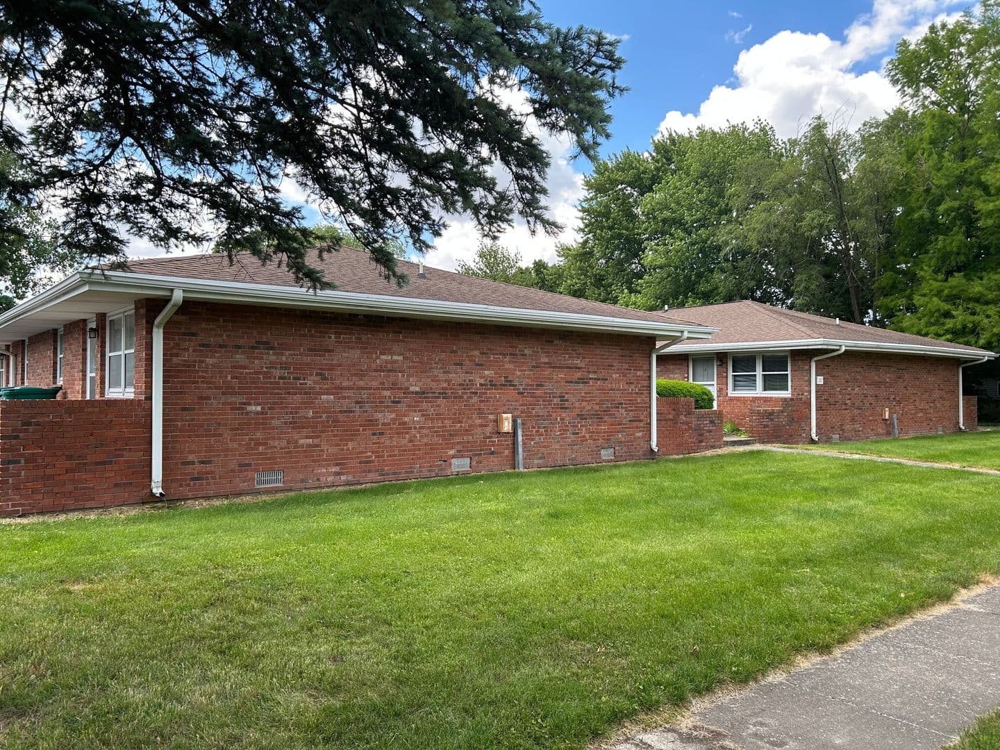 Tuscola Apartment: 207 E Newkirk