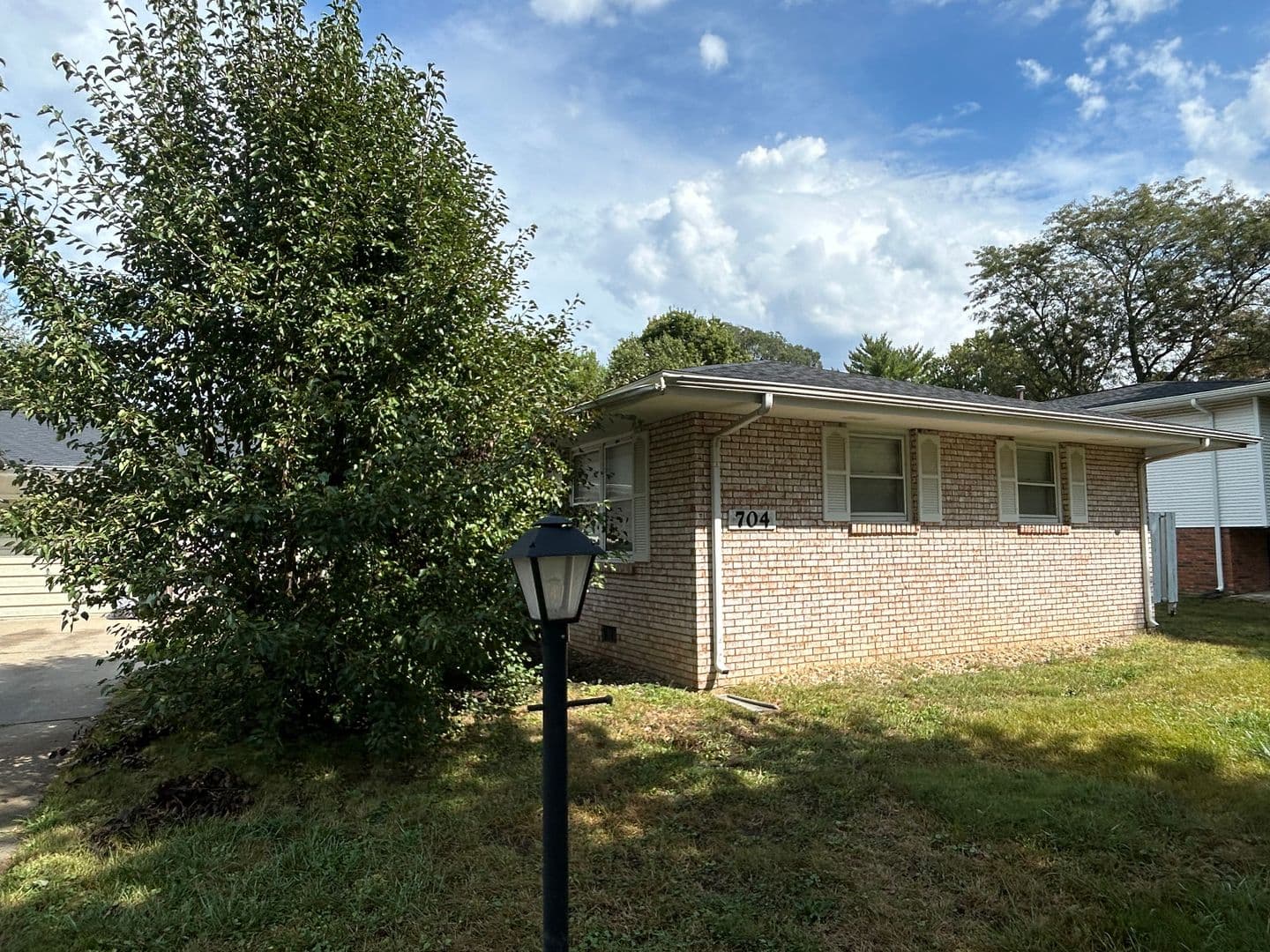 Urbana Apartment: 704 E Colorado