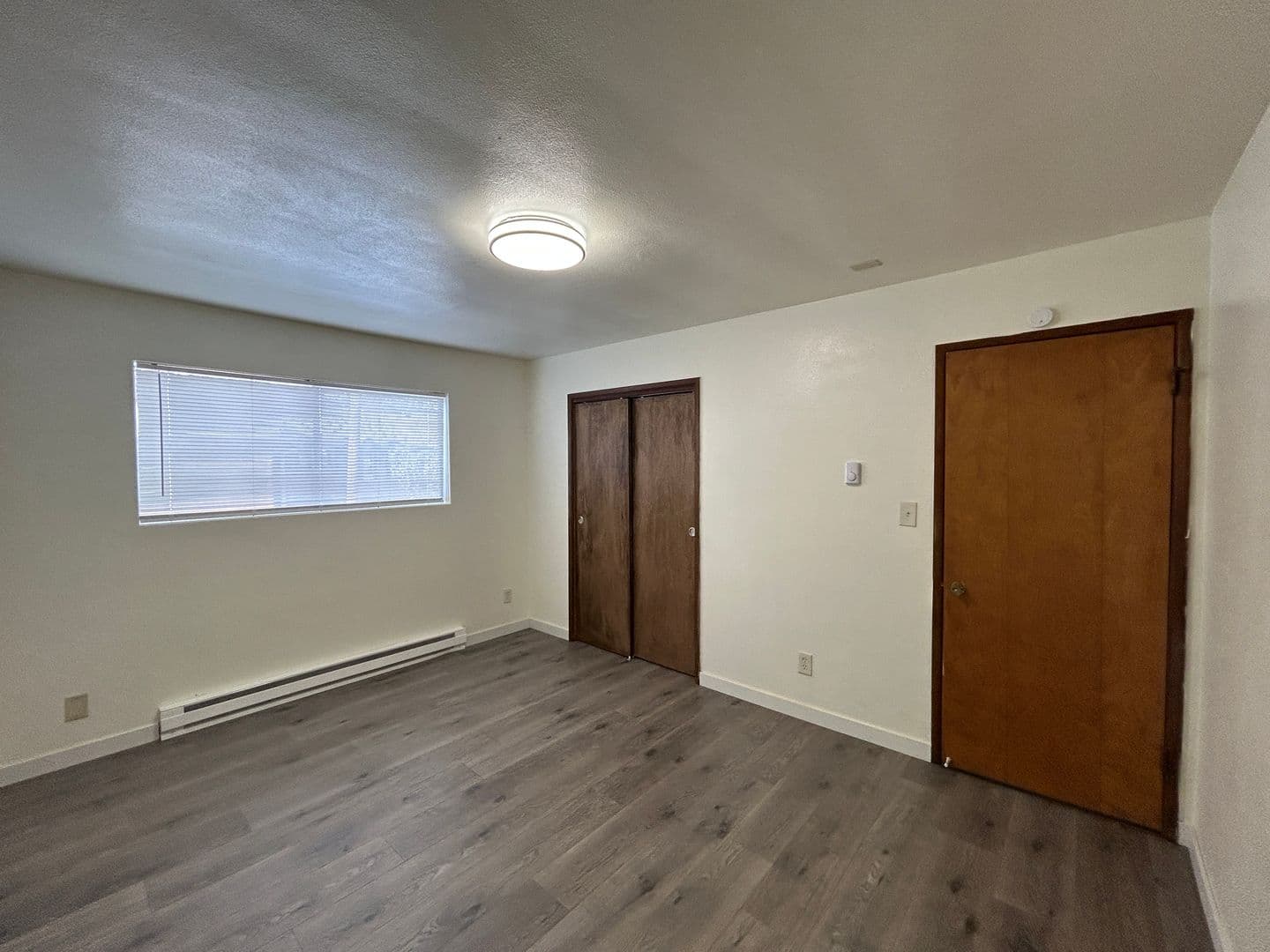 Longview Apartment: 1934 Washington Way