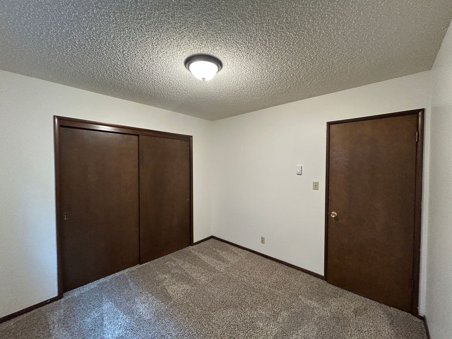 Longview Apartment: 941 16th Ave