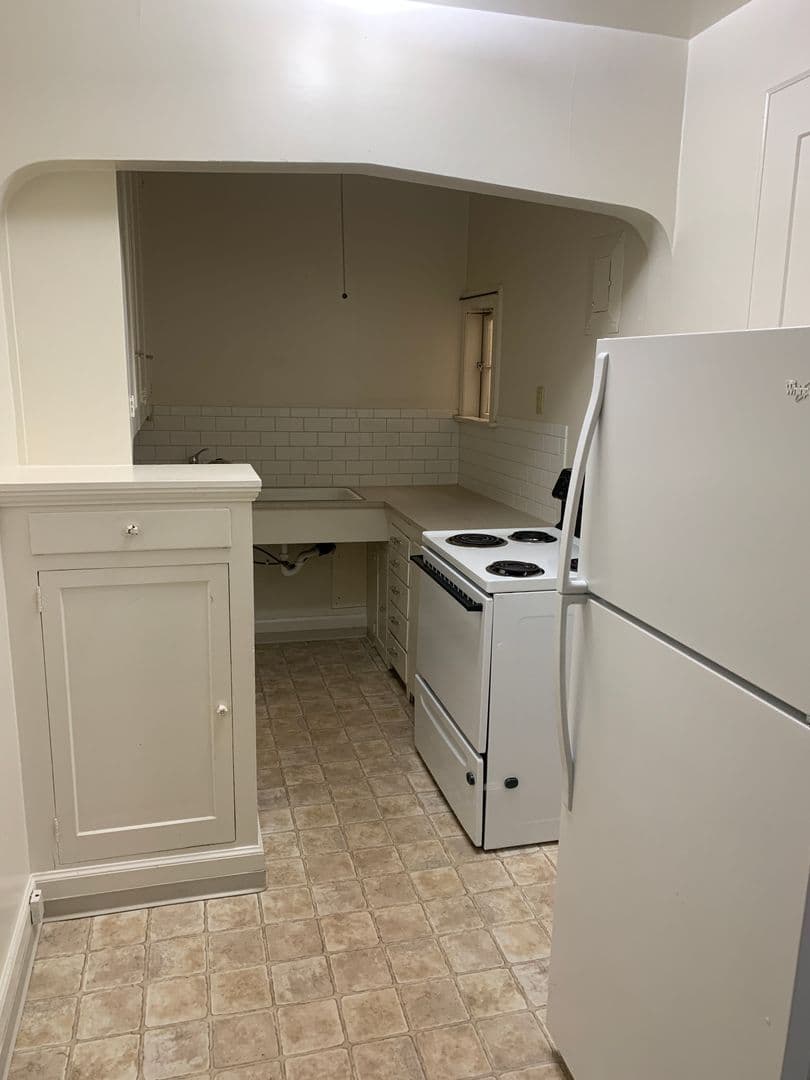 Longview Apartment: 1225 Commerce  Ave