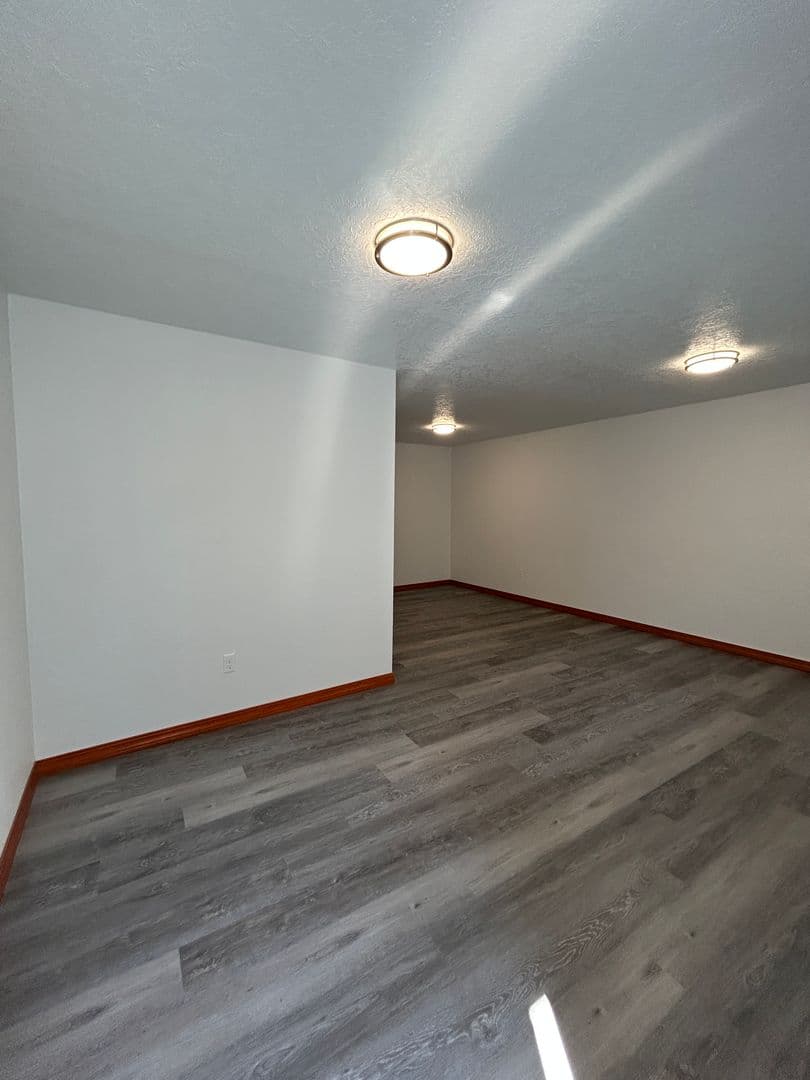 Longview Apartment: 1122 17th Ave