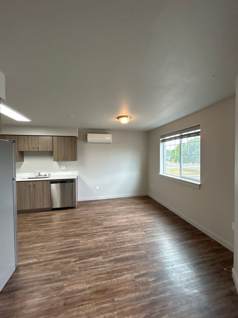 Longview Apartment: 236 30th Ave