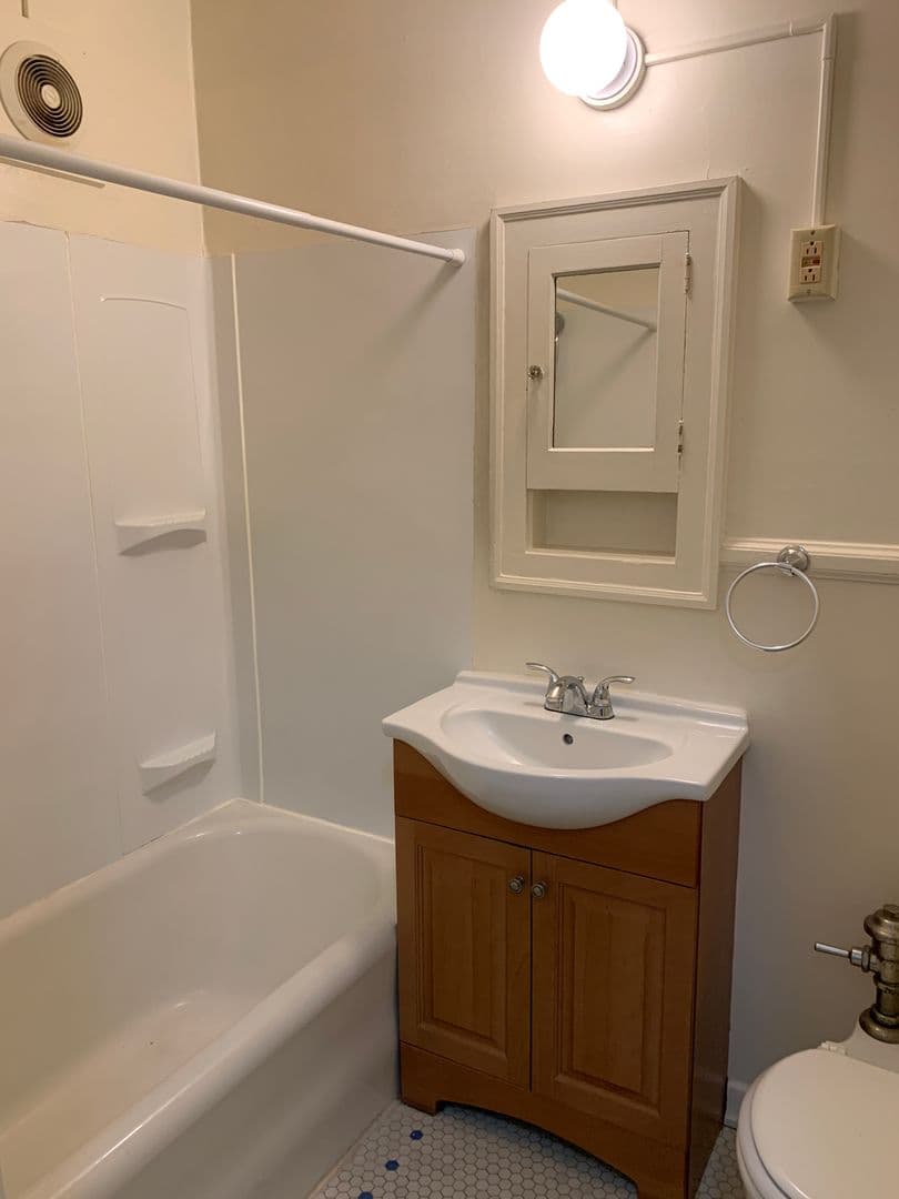 Longview Apartment: 1225 Commerce  Ave