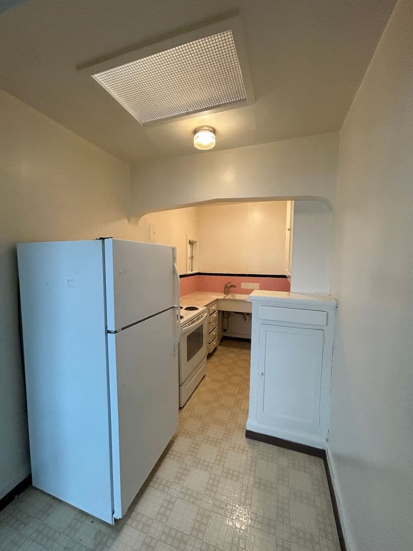 Longview Apartment: 1225 Commerce  Ave