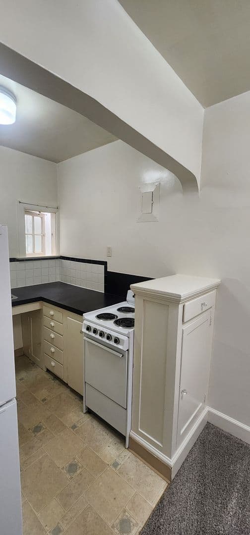 Longview Apartment: 1225 Commerce  Ave