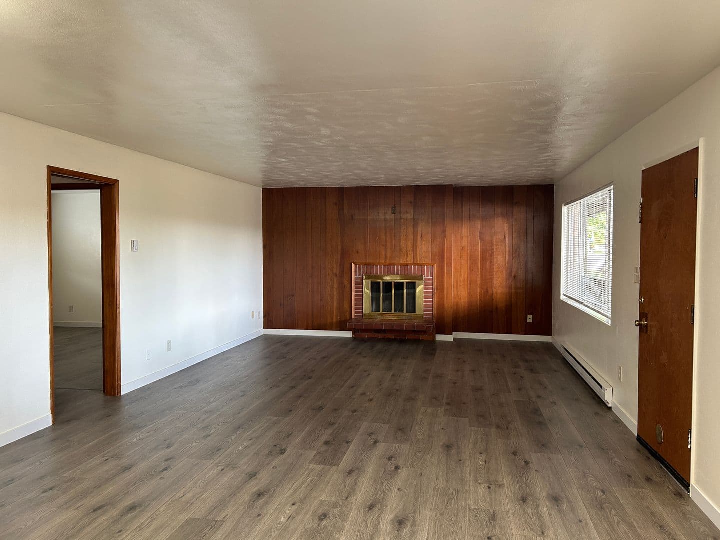 Longview Apartment: 1934 Washington Way