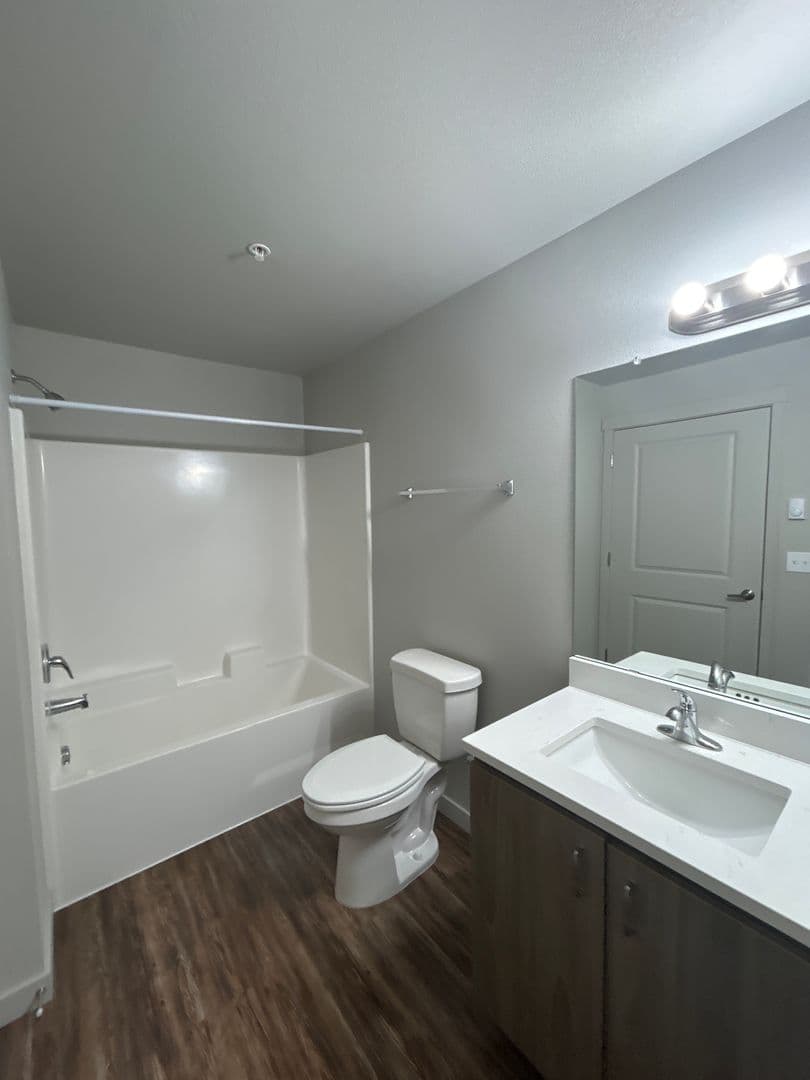 Longview Apartment: 236 30th Ave