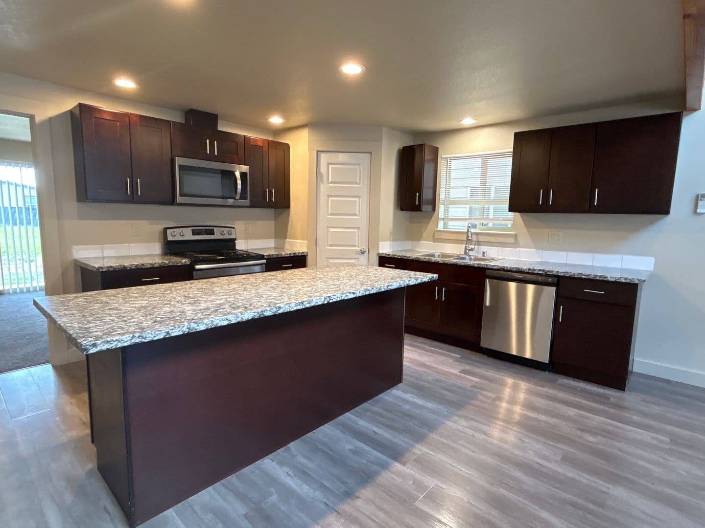 Longview Apartment: Westpointe Townhomes
