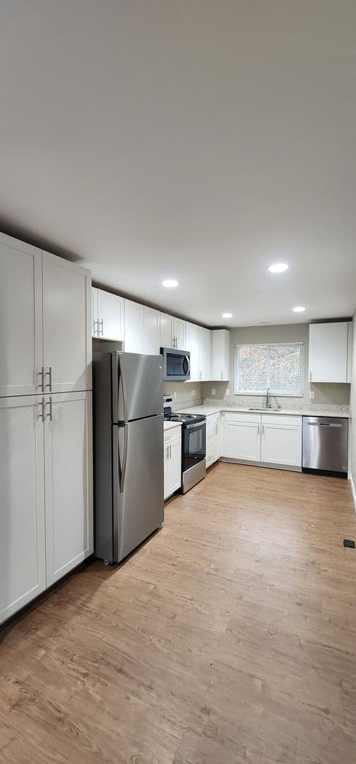 Longview Apartment: 111 Beacon Hill Dr