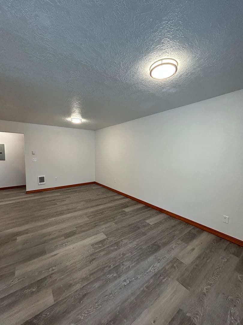 Longview Apartment: 1122 17th Ave
