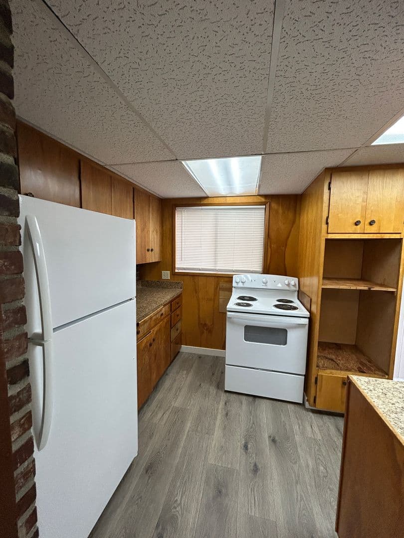 Longview Apartment: 1934 Washington Way