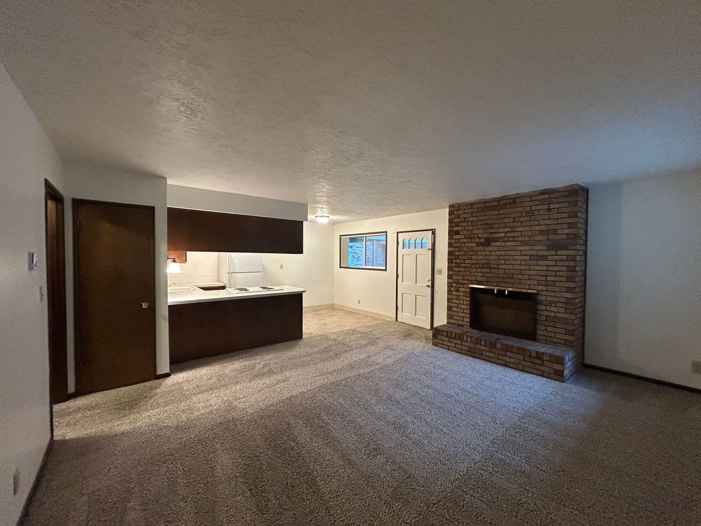 Longview Apartment: 941 16th Ave