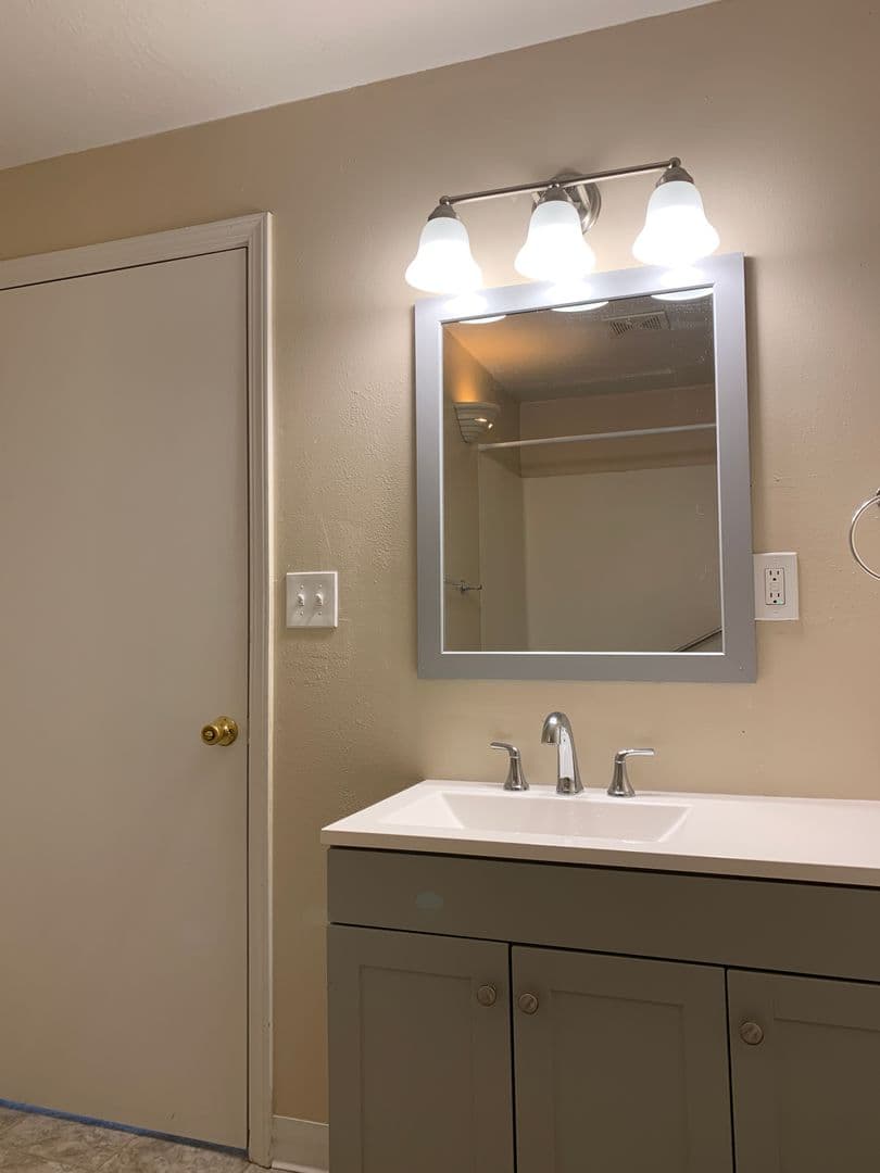 Longview Apartment: 516 23rd Ave