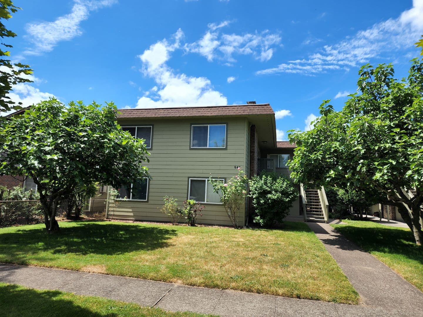 Longview Apartment: 941 16th Ave