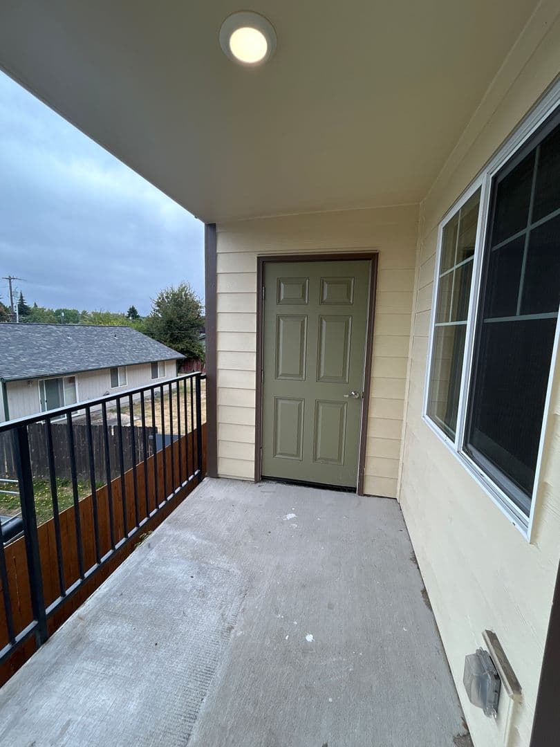Longview Apartment: 236 30th Ave