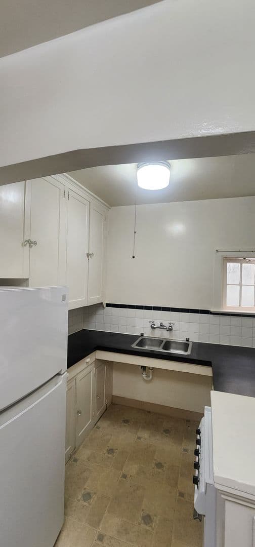 Longview Apartment: 1225 Commerce  Ave