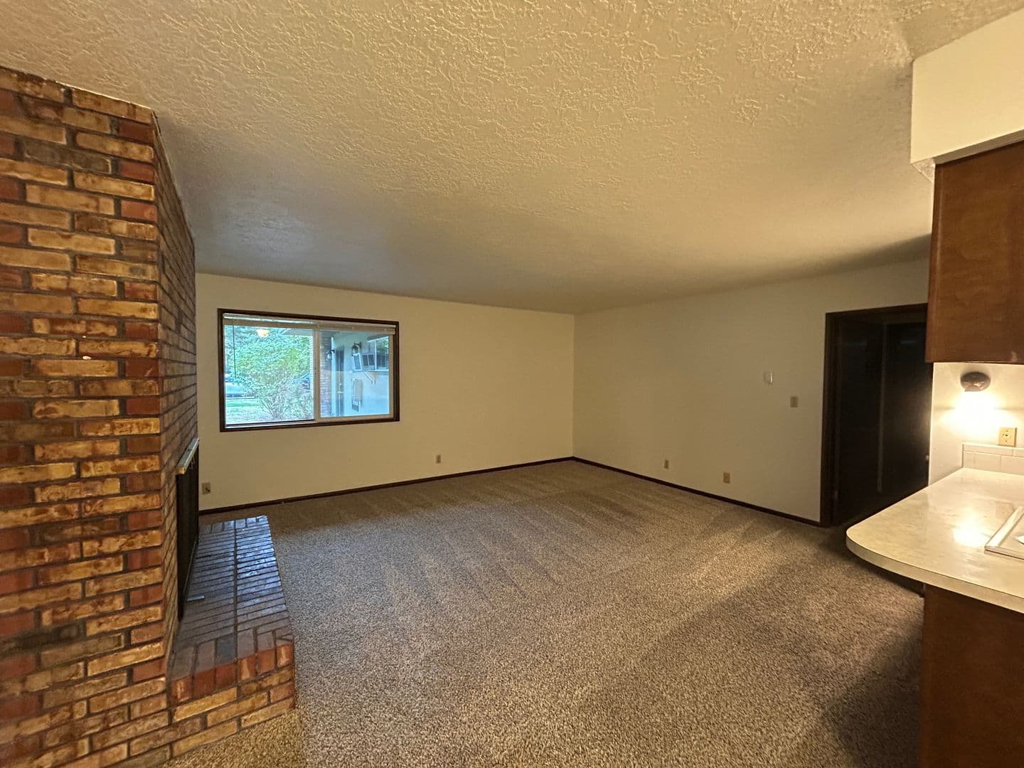 Longview Apartment: 941 16th Ave