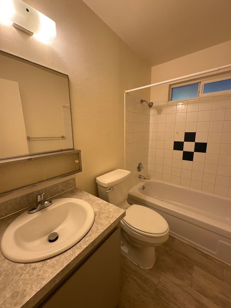 Kelso Apartment: 1413-1415 Home Ct