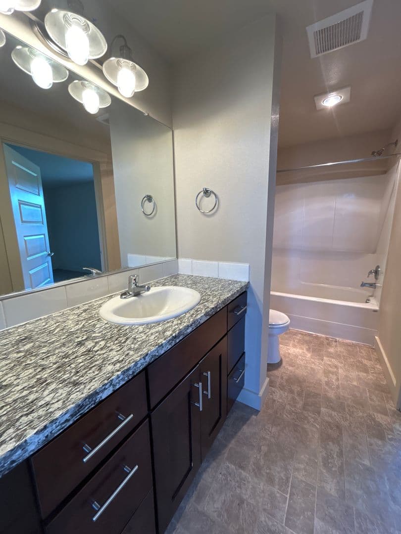 Longview Apartment: Westpointe Townhomes