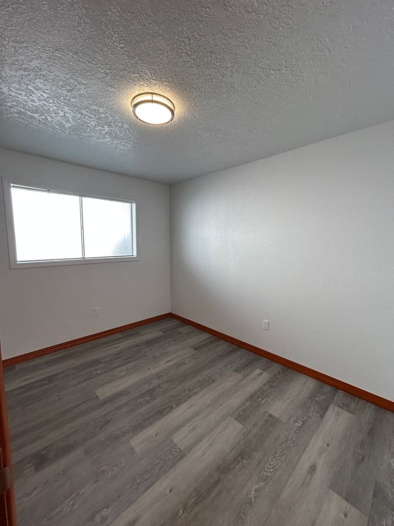 Longview Apartment: 1122 17th Ave