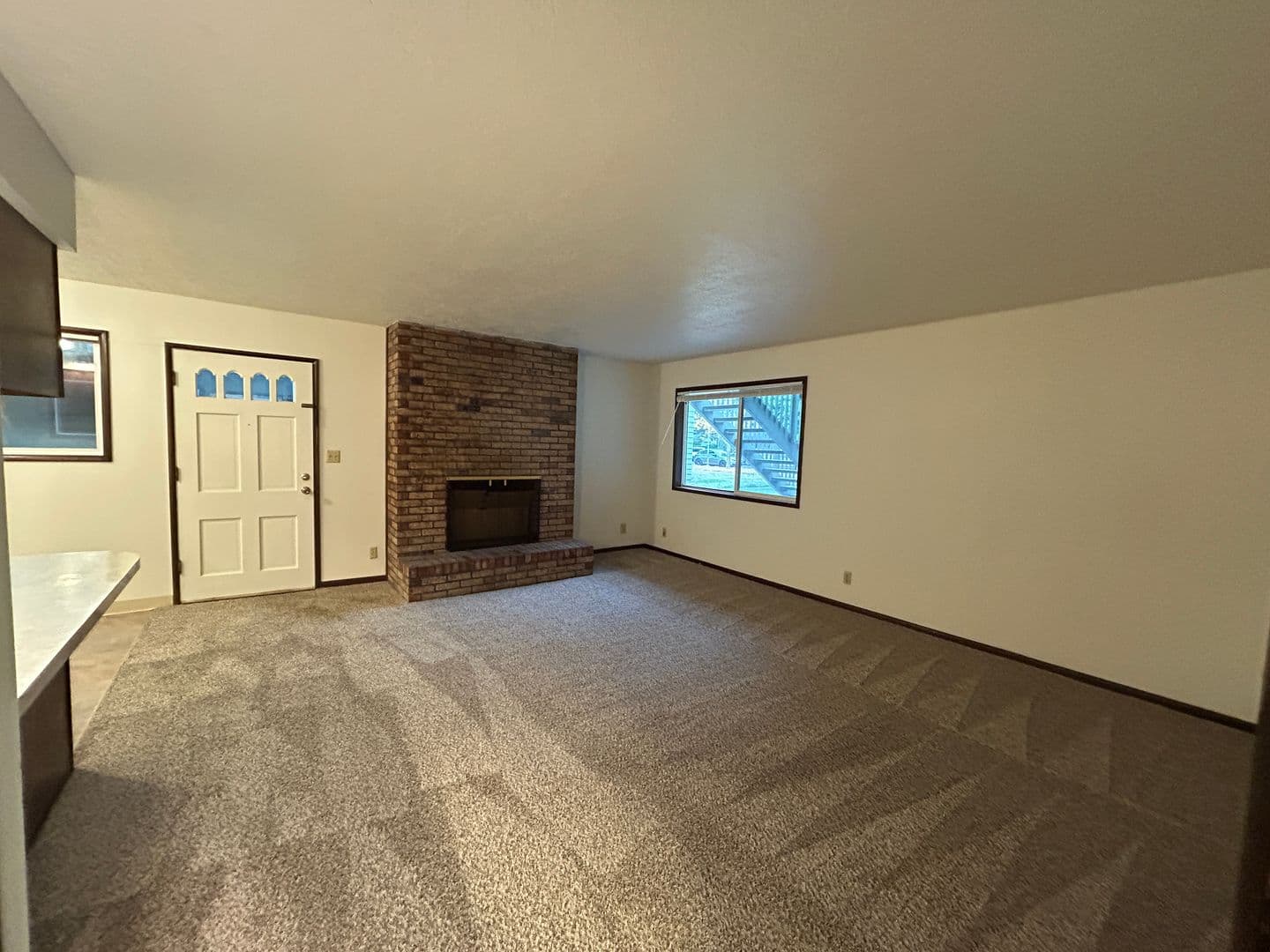 Longview Apartment: 941 16th Ave